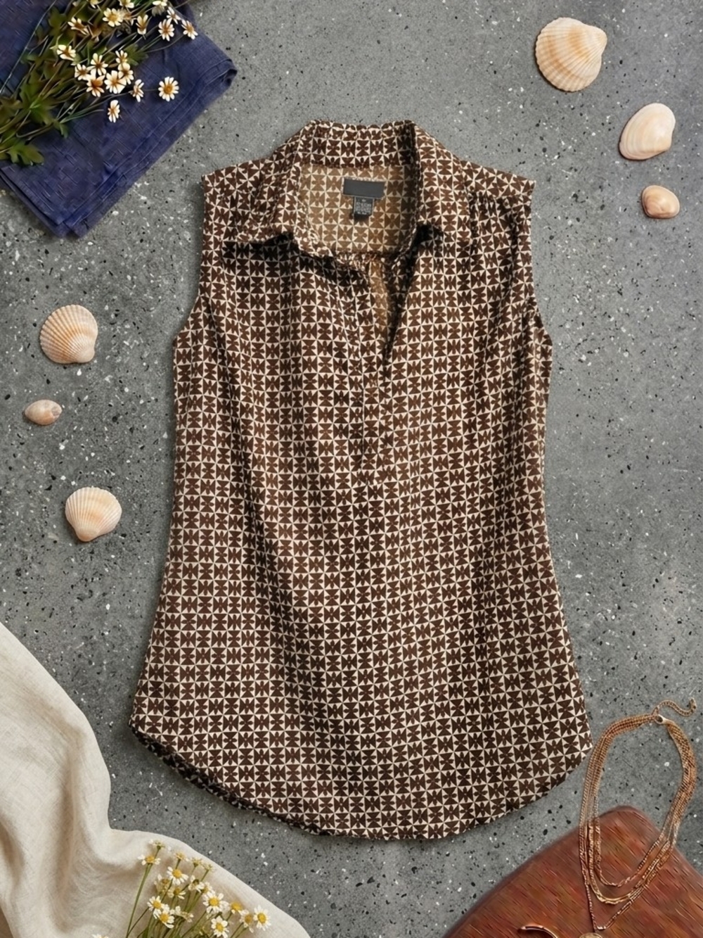 Uniti Casual Brown Geometric Sleeveless Button-Down Top